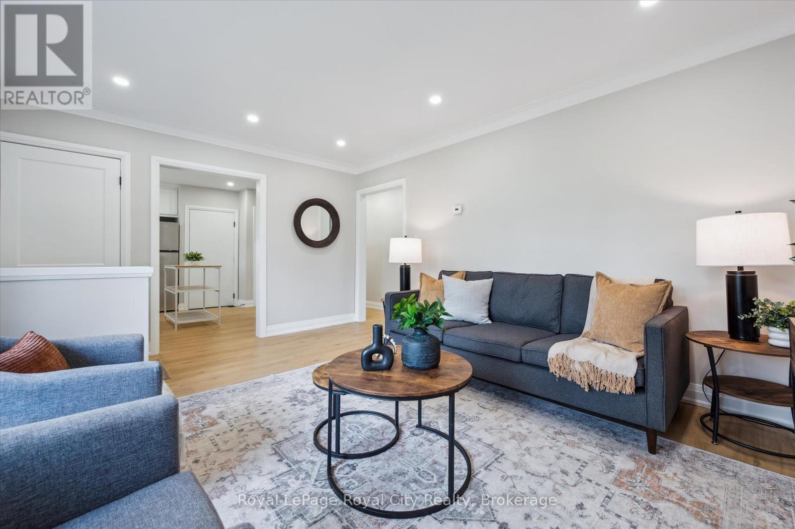 












22 HEATH ROAD

,
Guelph (Junction/Onward Willow),




Ontario
N1H6G9

