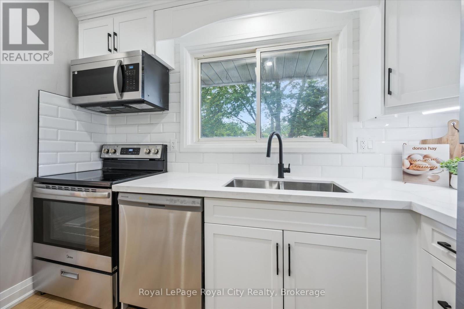 












22 HEATH ROAD

,
Guelph (Junction/Onward Willow),




Ontario
N1H6G9

