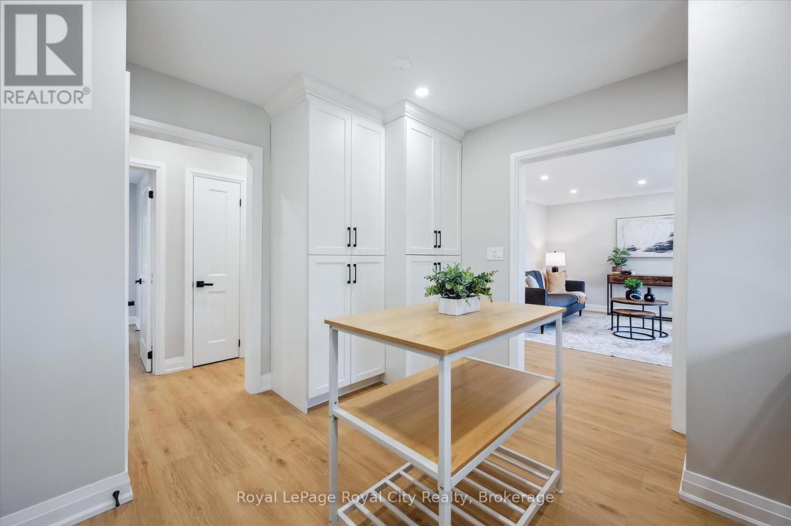 












22 HEATH ROAD

,
Guelph (Junction/Onward Willow),




Ontario
N1H6G9

