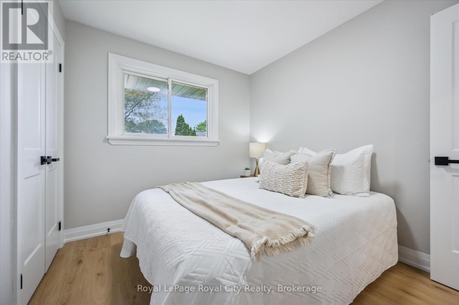 












22 HEATH ROAD

,
Guelph (Junction/Onward Willow),




Ontario
N1H6G9

