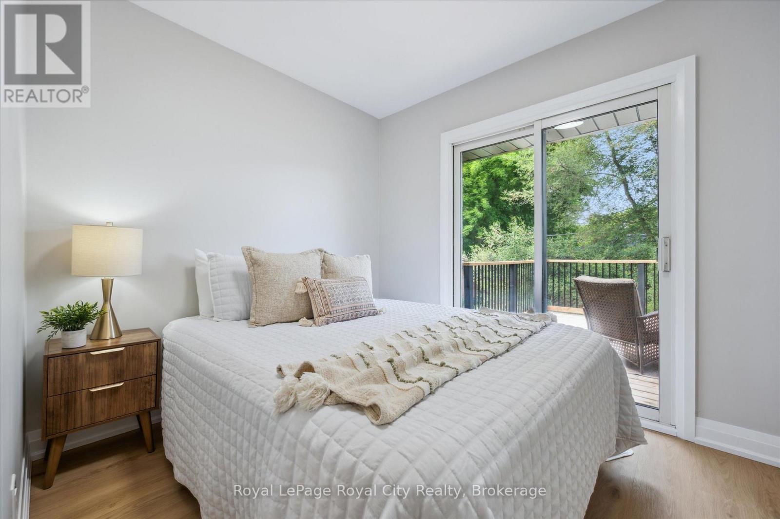 












22 HEATH ROAD

,
Guelph (Junction/Onward Willow),




Ontario
N1H6G9

