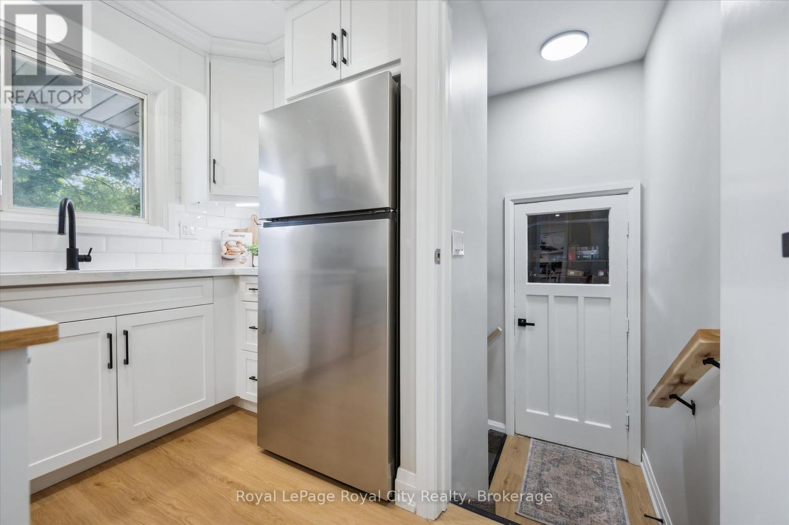 












22 HEATH ROAD

,
Guelph (Junction/Onward Willow),




Ontario
N1H6G9

