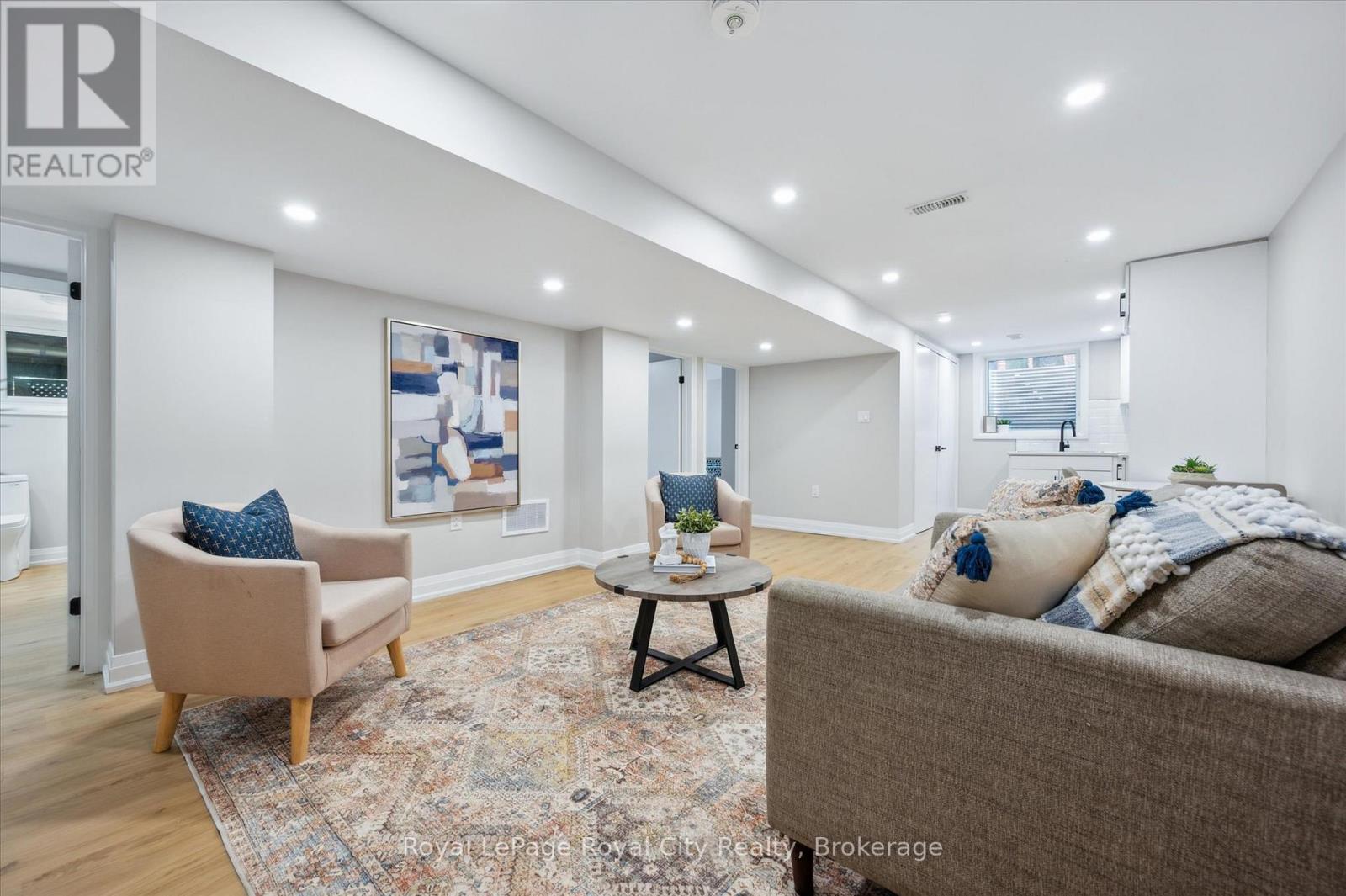 












22 HEATH ROAD

,
Guelph (Junction/Onward Willow),




Ontario
N1H6G9

