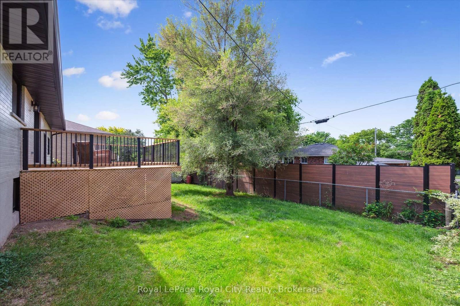 












22 HEATH ROAD

,
Guelph (Junction/Onward Willow),




Ontario
N1H6G9

