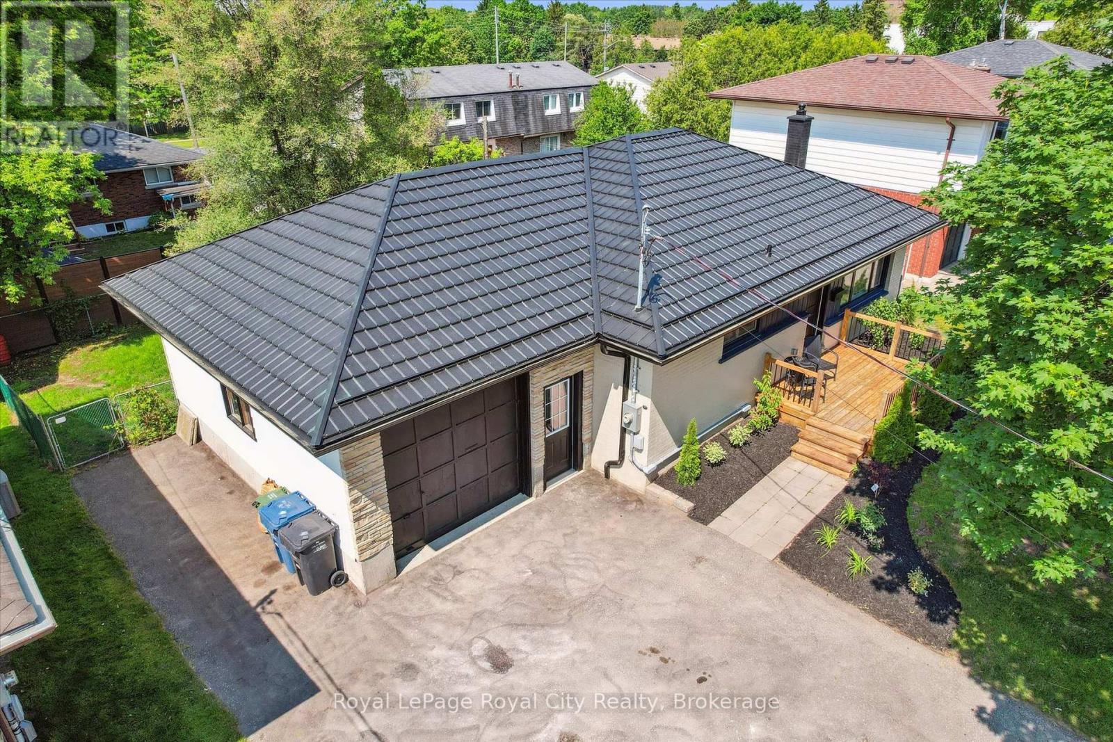 












22 HEATH ROAD

,
Guelph (Junction/Onward Willow),




Ontario
N1H6G9

