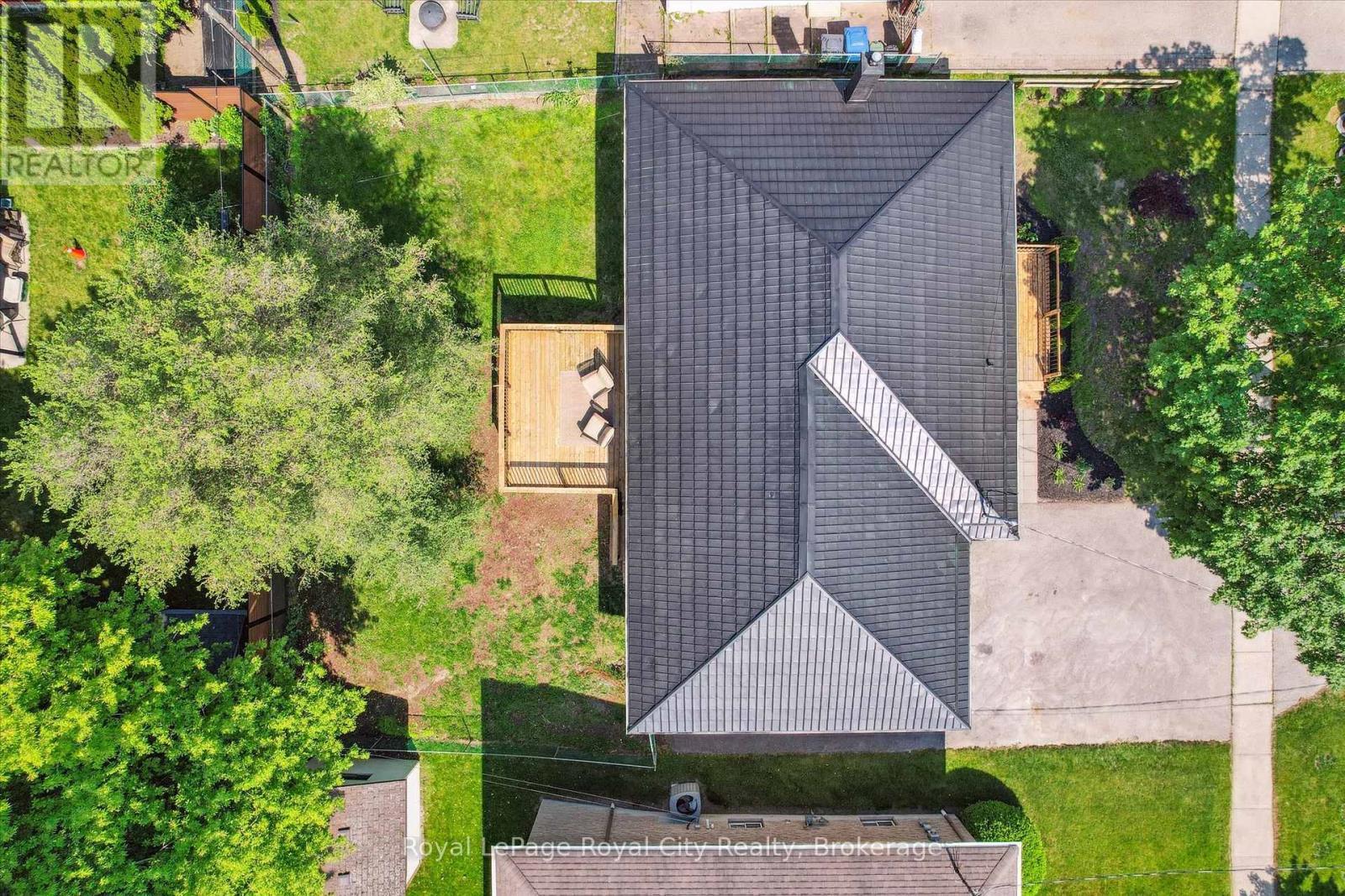 












22 HEATH ROAD

,
Guelph (Junction/Onward Willow),




Ontario
N1H6G9

