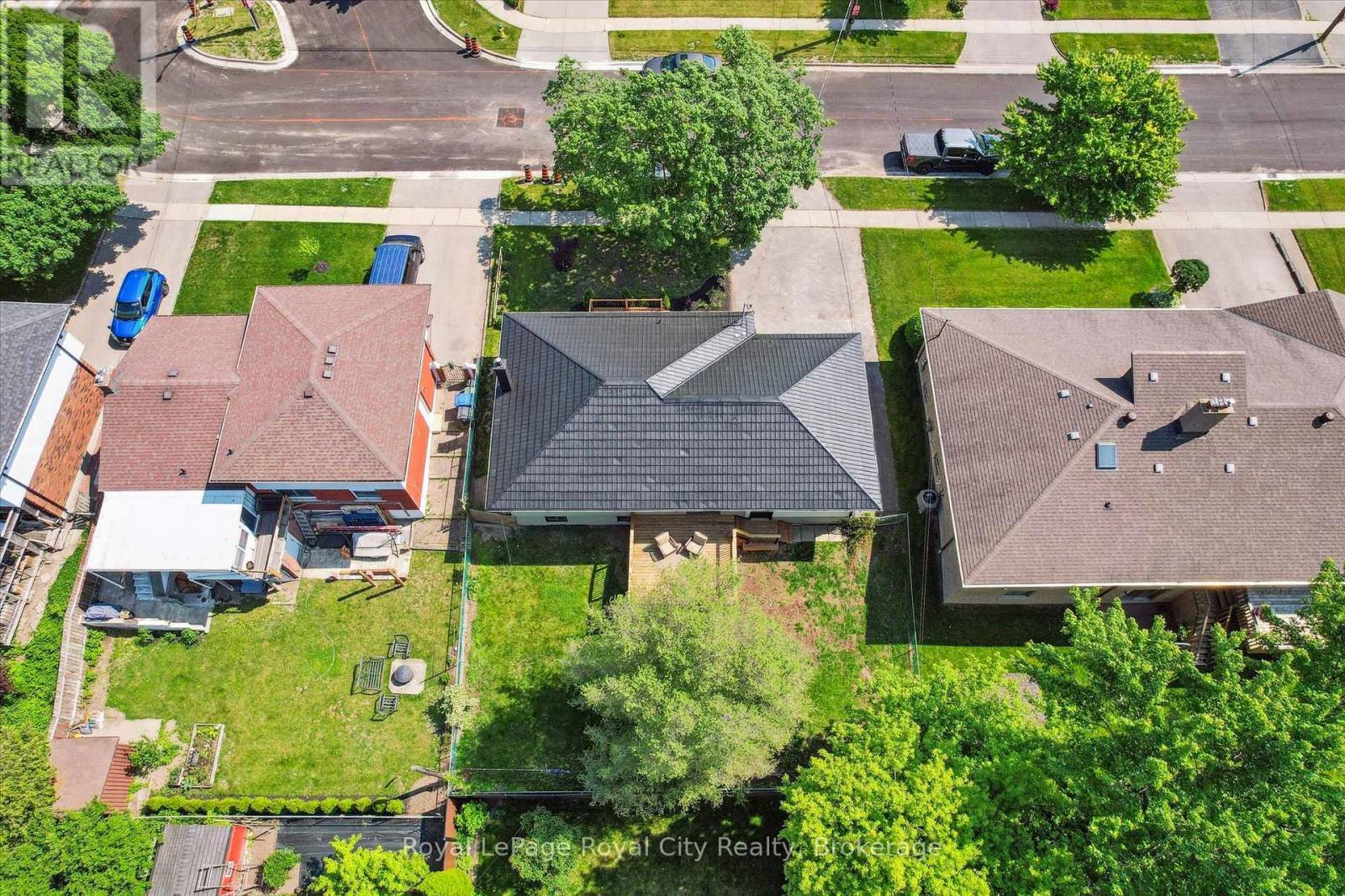 












22 HEATH ROAD

,
Guelph (Junction/Onward Willow),




Ontario
N1H6G9

