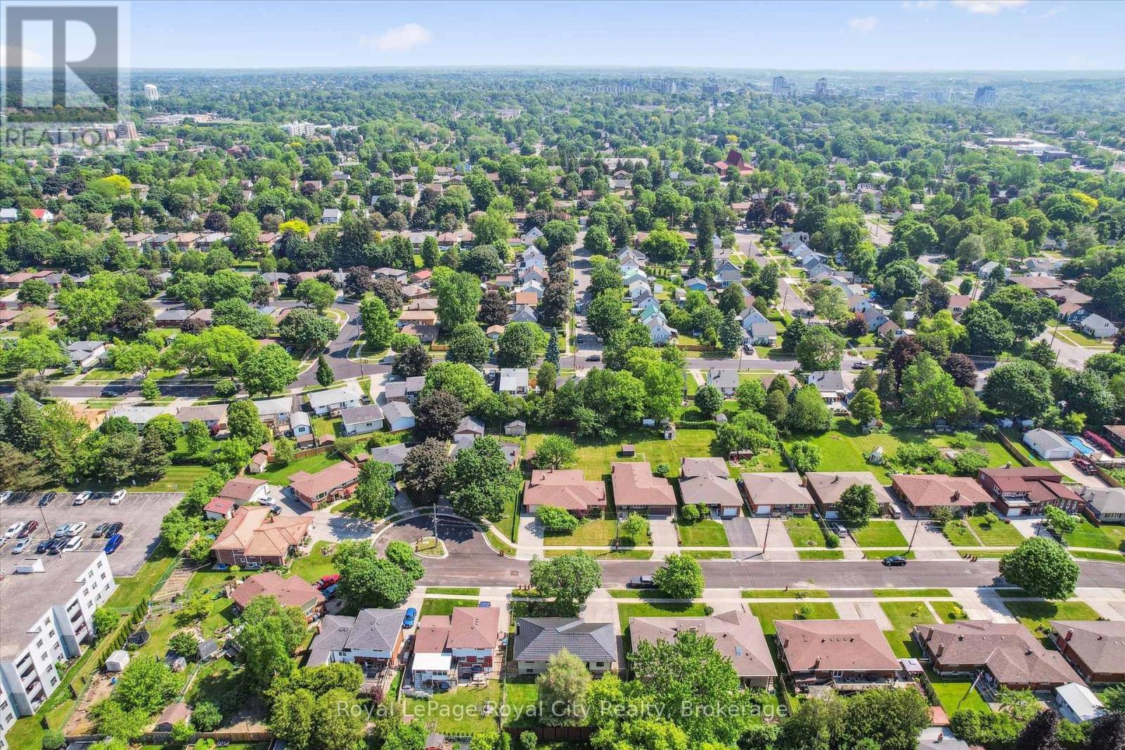 












22 HEATH ROAD

,
Guelph (Junction/Onward Willow),




Ontario
N1H6G9

