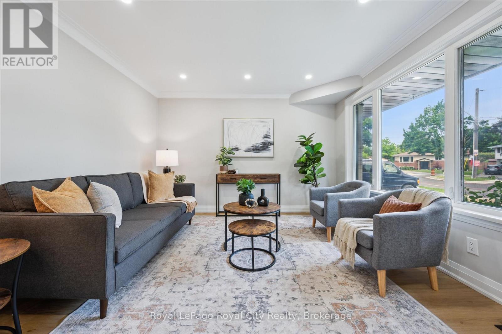 












22 HEATH ROAD

,
Guelph (Junction/Onward Willow),




Ontario
N1H6G9

