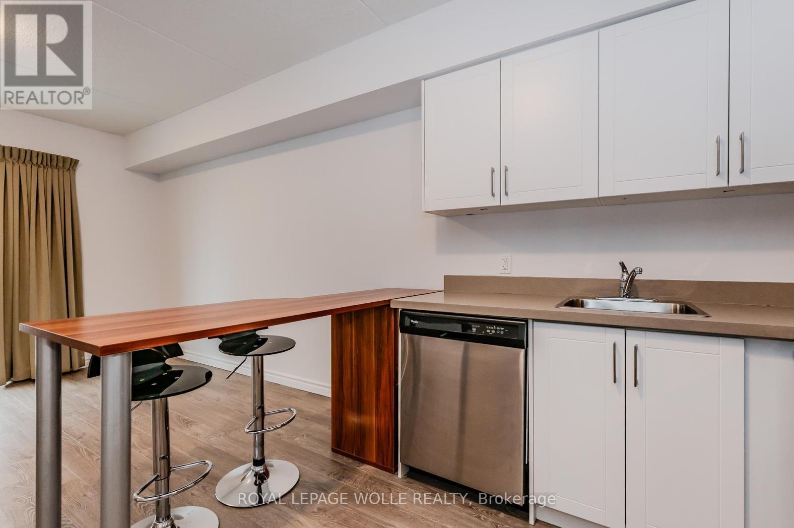 












207 - 321 SPRUCE STREET S

,
Waterloo,




Ontario
N1L3M6


