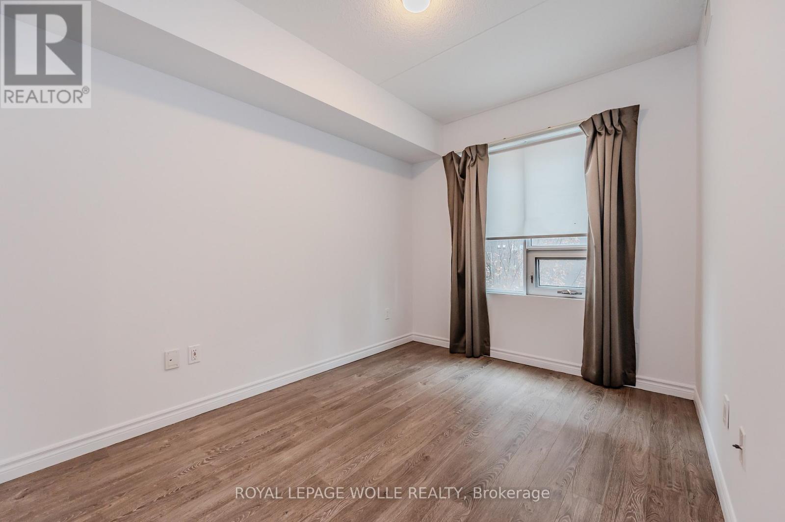












207 - 321 SPRUCE STREET S

,
Waterloo,




Ontario
N1L3M6

