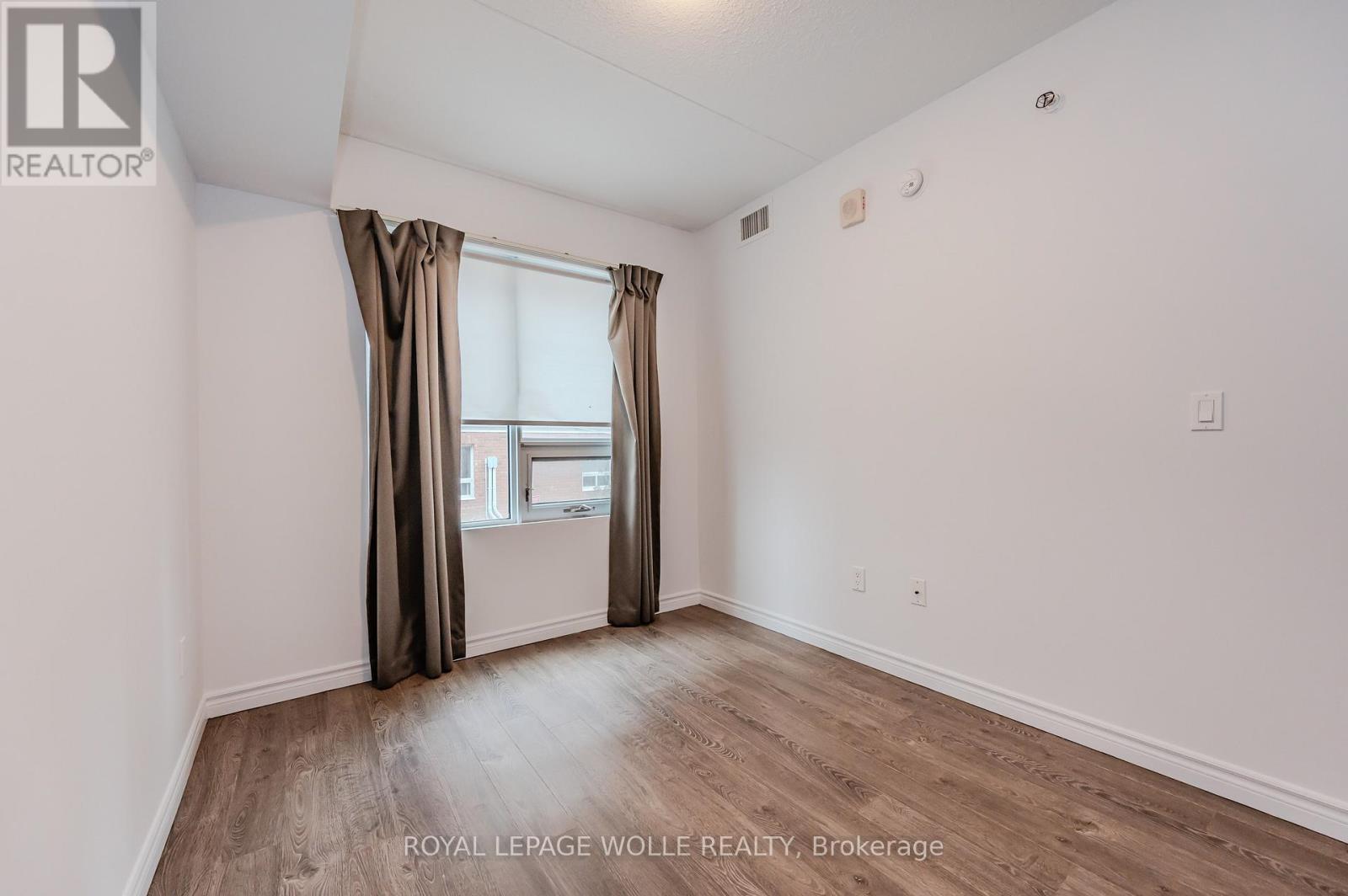 












207 - 321 SPRUCE STREET S

,
Waterloo,




Ontario
N1L3M6

