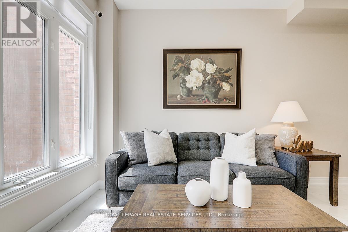 












17 VENTURE AVENUE

,
Richmond Hill,




Ontario
L4S2P2


