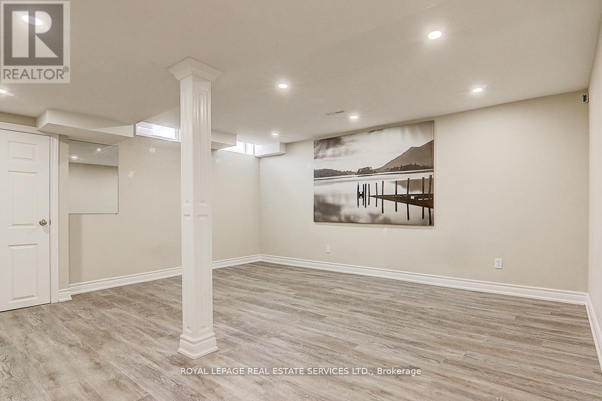 












17 VENTURE AVENUE

,
Richmond Hill,




Ontario
L4S2P2

