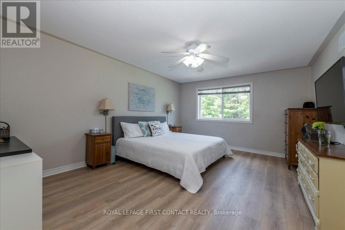 












26 KENWELL CRESCENT

,
Barrie,




Ontario
L4N0A4

