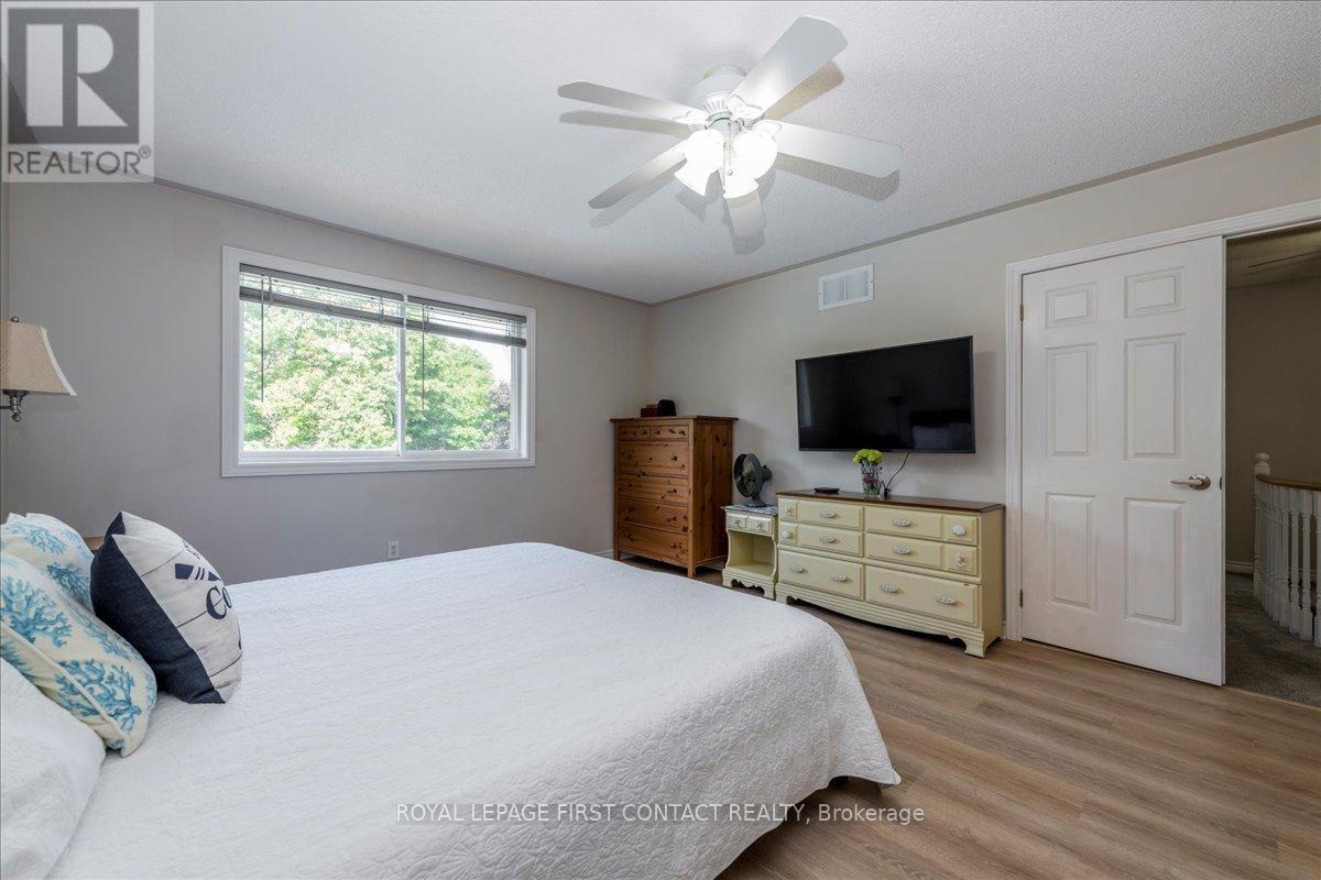 












26 KENWELL CRESCENT

,
Barrie,




Ontario
L4N0A4

