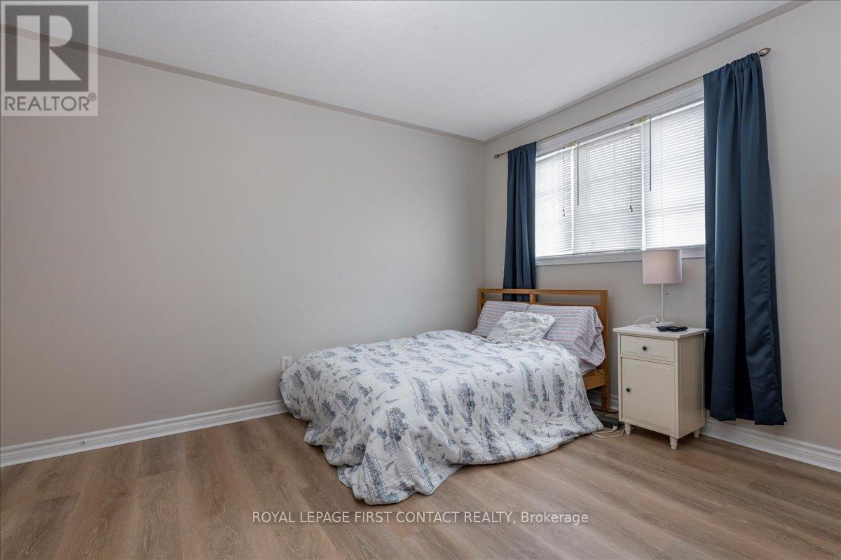 












26 KENWELL CRESCENT

,
Barrie,




Ontario
L4N0A4

