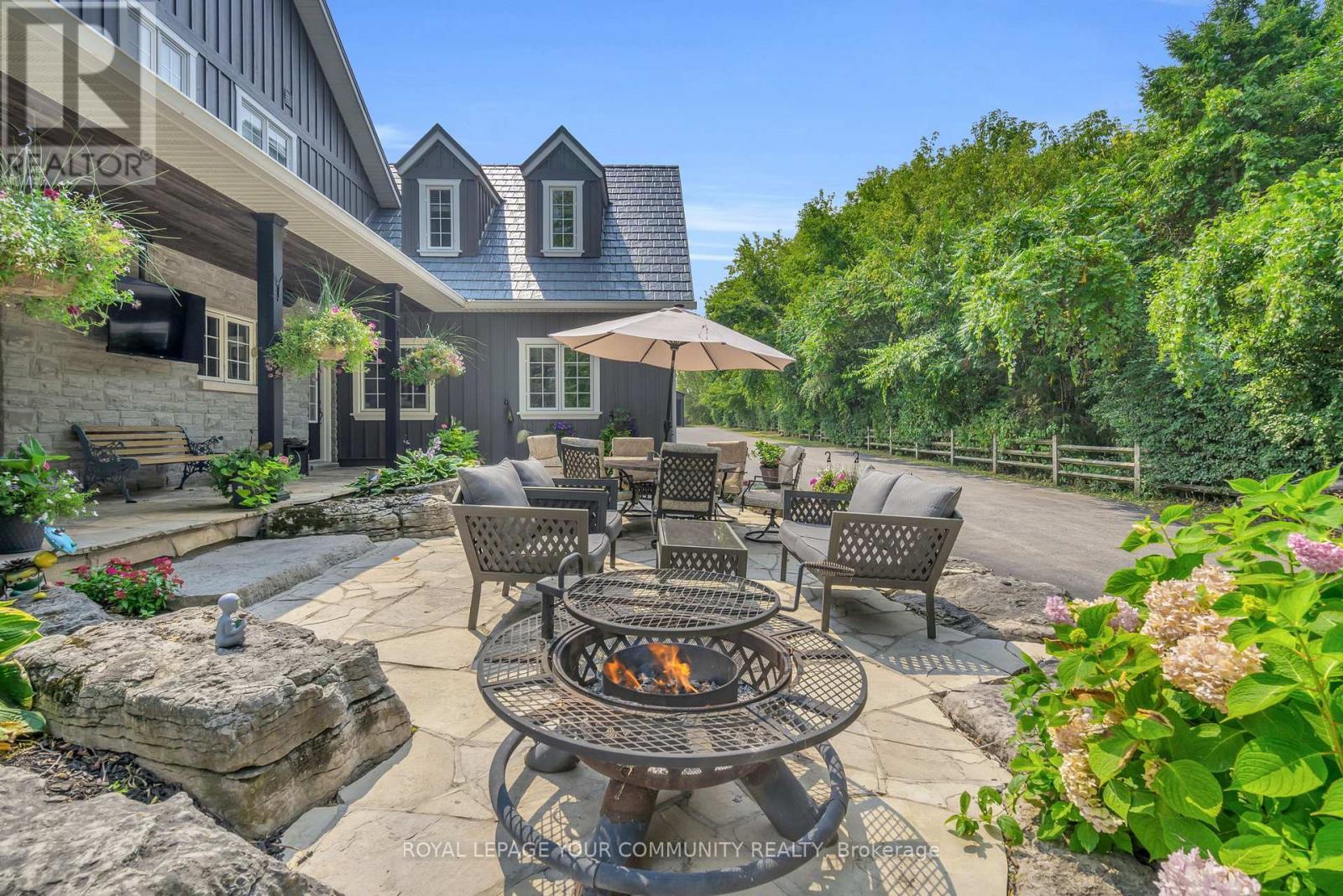 












515 LAKE DRIVE E

,
Georgina,




Ontario
L0E1S0

