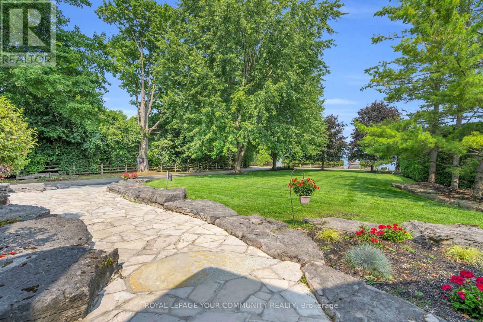 












515 LAKE DRIVE E

,
Georgina,




Ontario
L0E1S0

