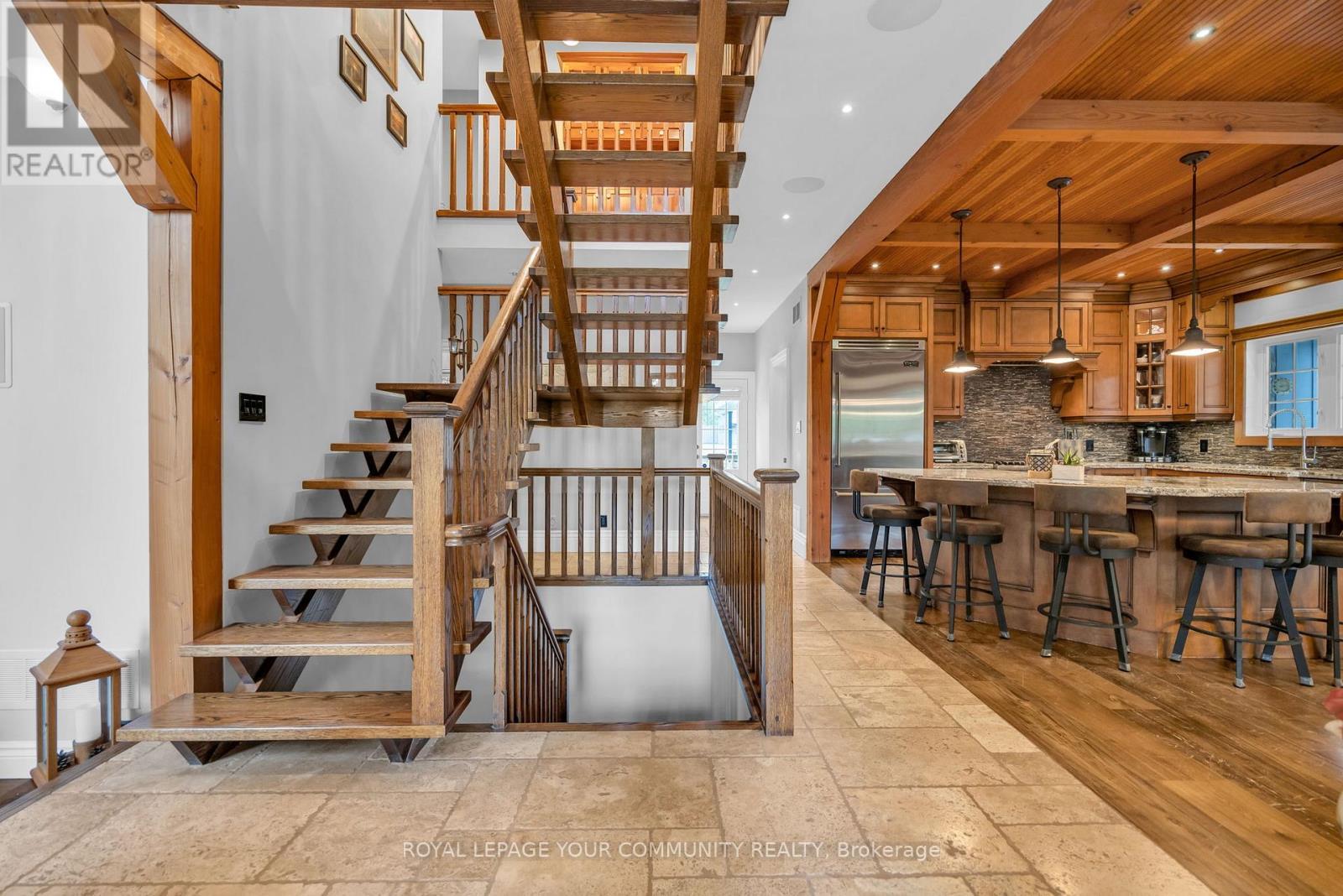 












515 LAKE DRIVE E

,
Georgina,




Ontario
L0E1S0

