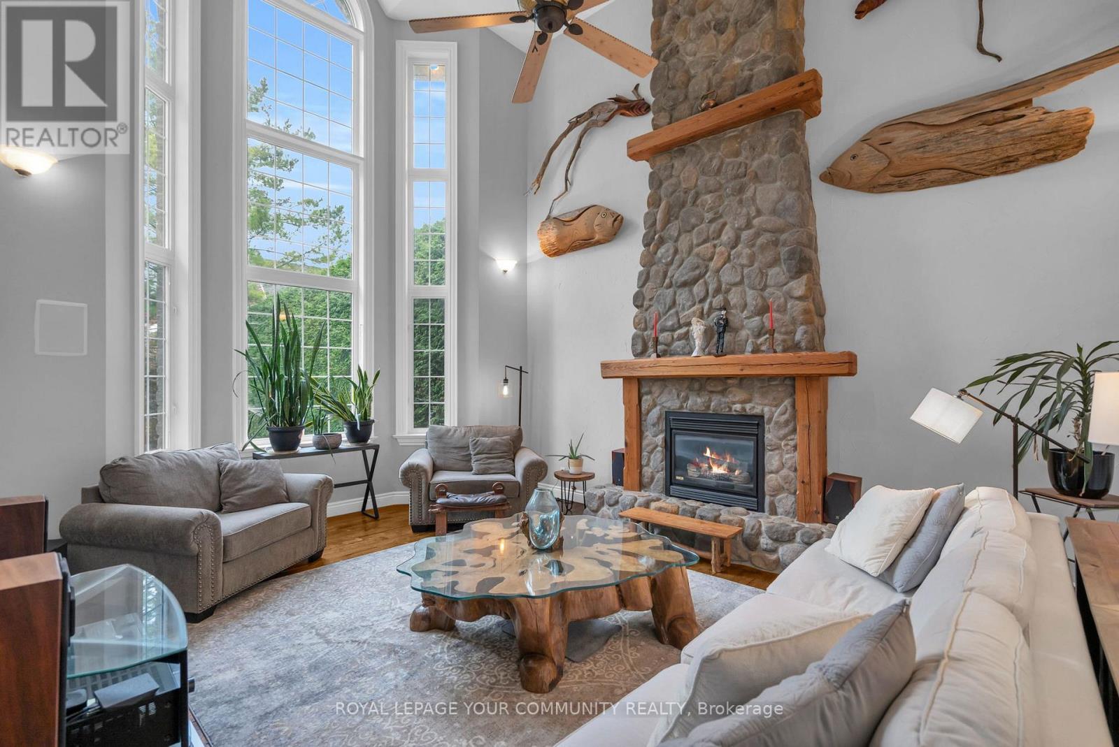 












515 LAKE DRIVE E

,
Georgina,




Ontario
L0E1S0

