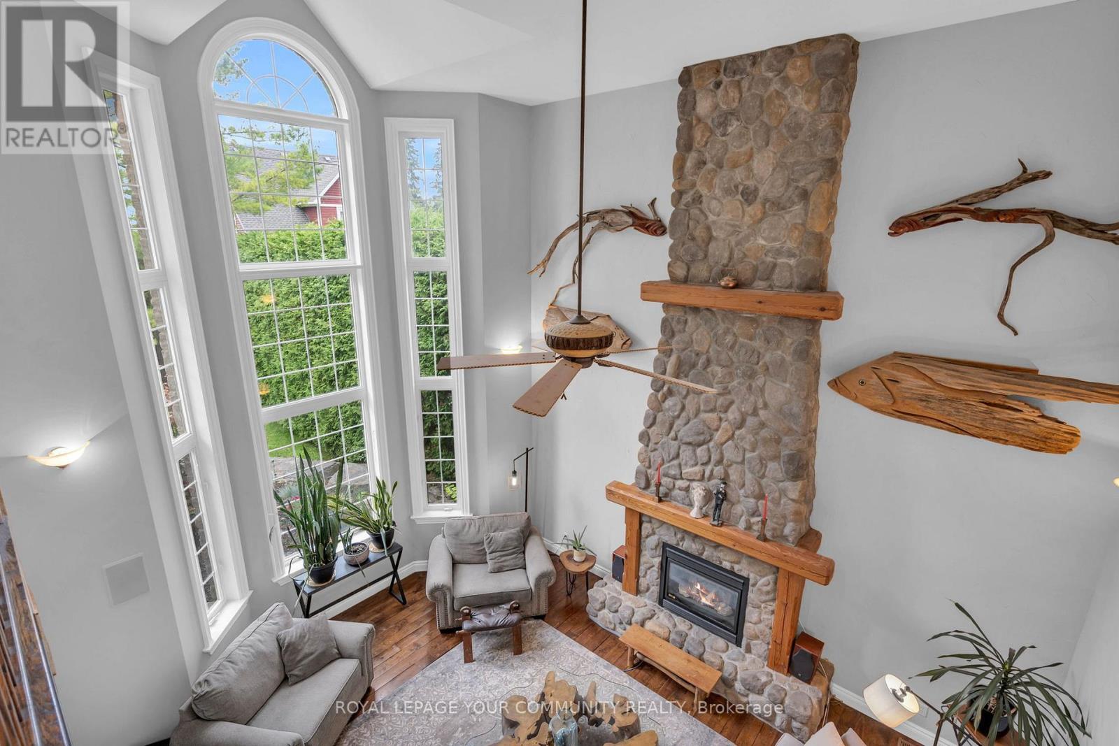 












515 LAKE DRIVE E

,
Georgina,




Ontario
L0E1S0


