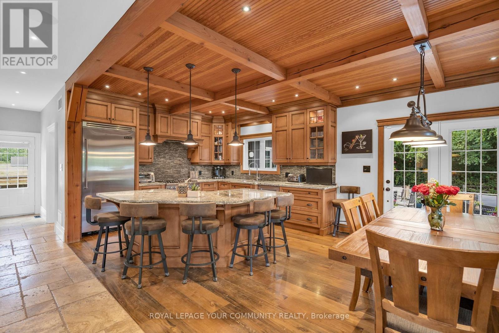 












515 LAKE DRIVE E

,
Georgina,




Ontario
L0E1S0

