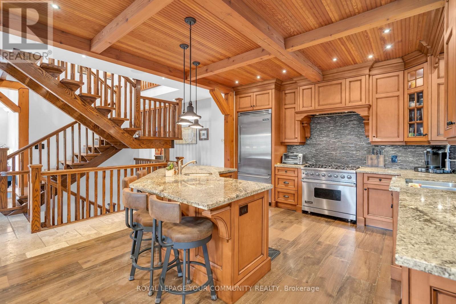 












515 LAKE DRIVE E

,
Georgina,




Ontario
L0E1S0

