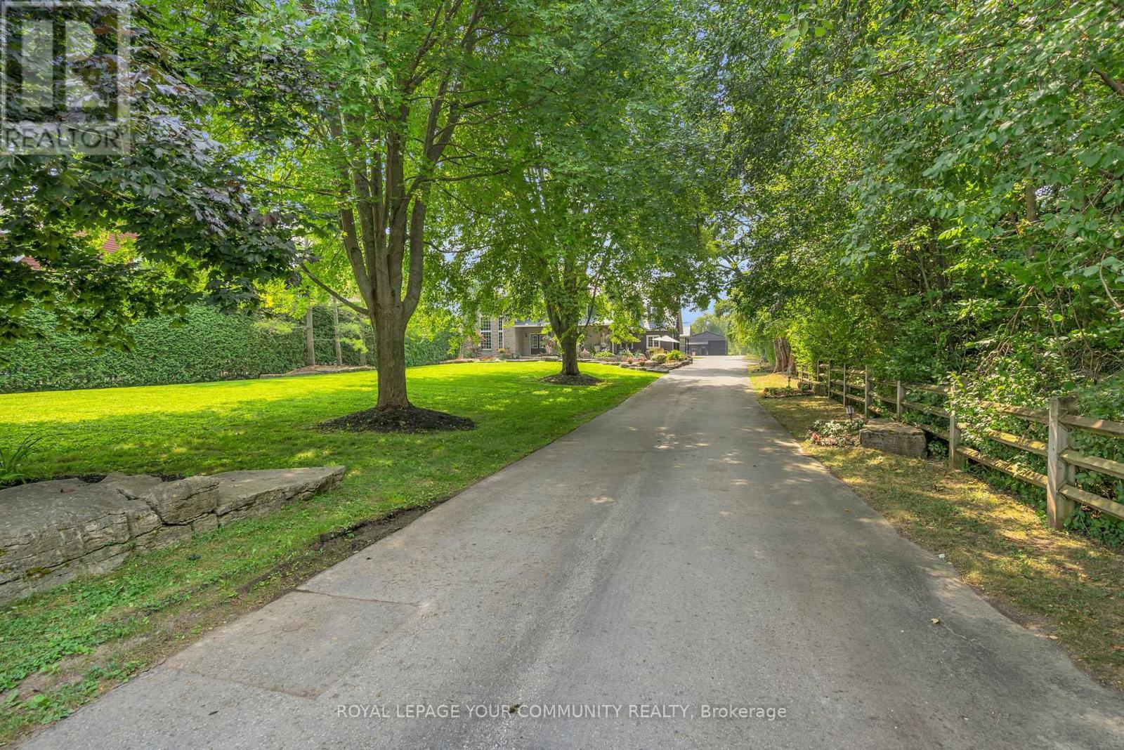 












515 LAKE DRIVE E

,
Georgina,




Ontario
L0E1S0

