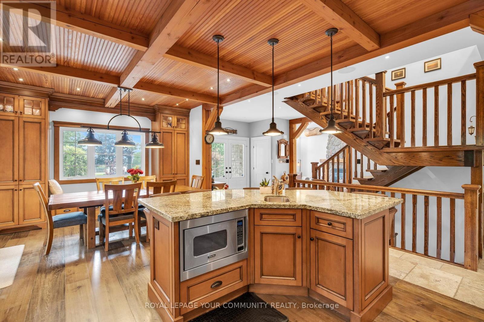 












515 LAKE DRIVE E

,
Georgina,




Ontario
L0E1S0

