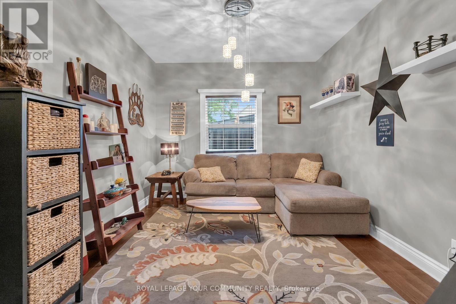 












515 LAKE DRIVE E

,
Georgina,




Ontario
L0E1S0

