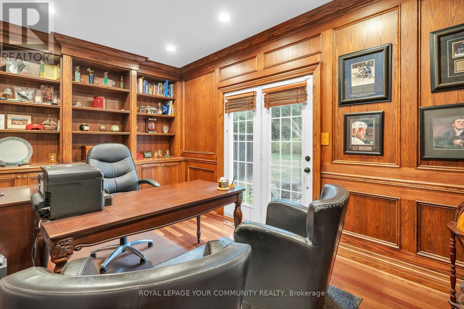 












515 LAKE DRIVE E

,
Georgina,




Ontario
L0E1S0

