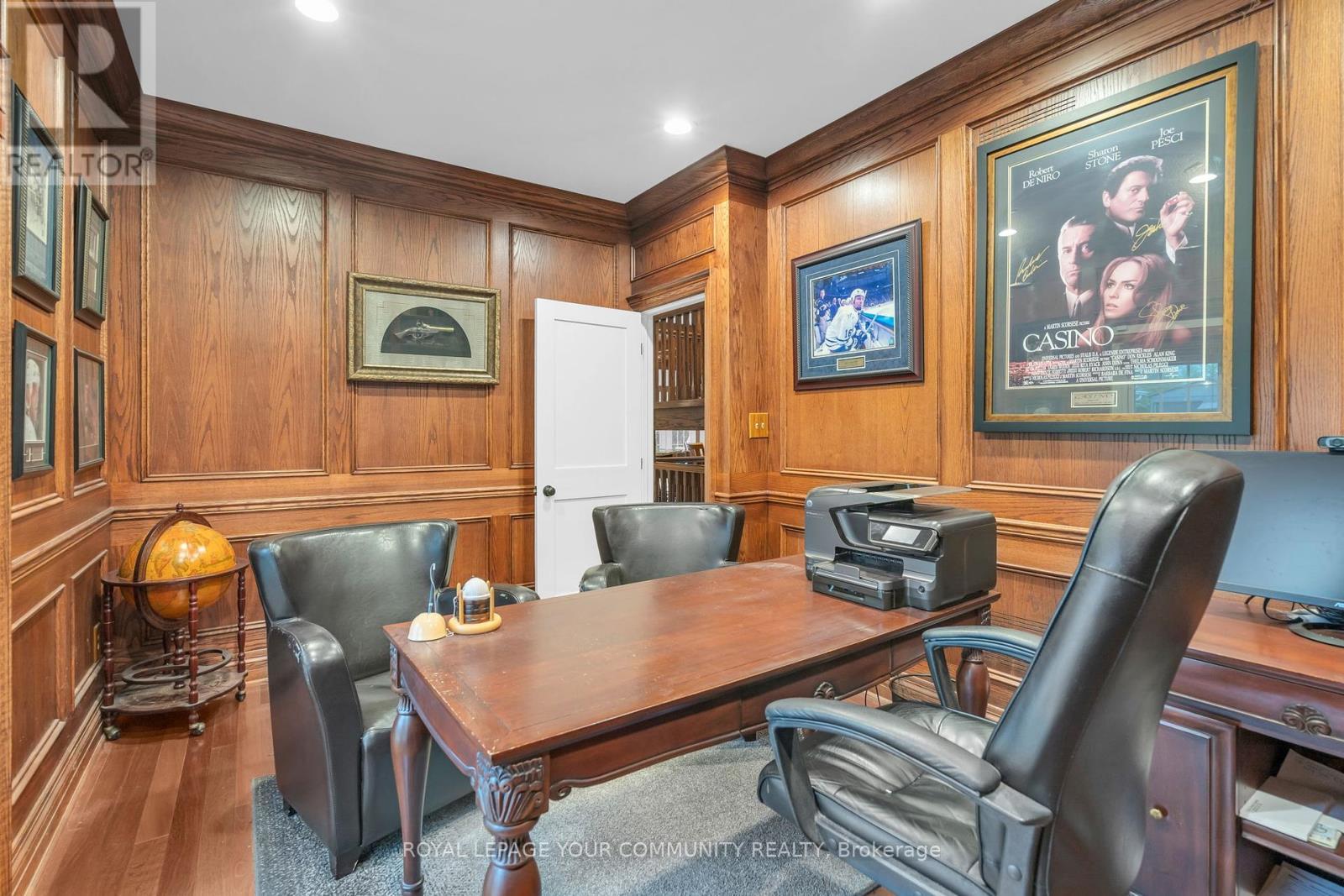 












515 LAKE DRIVE E

,
Georgina,




Ontario
L0E1S0

