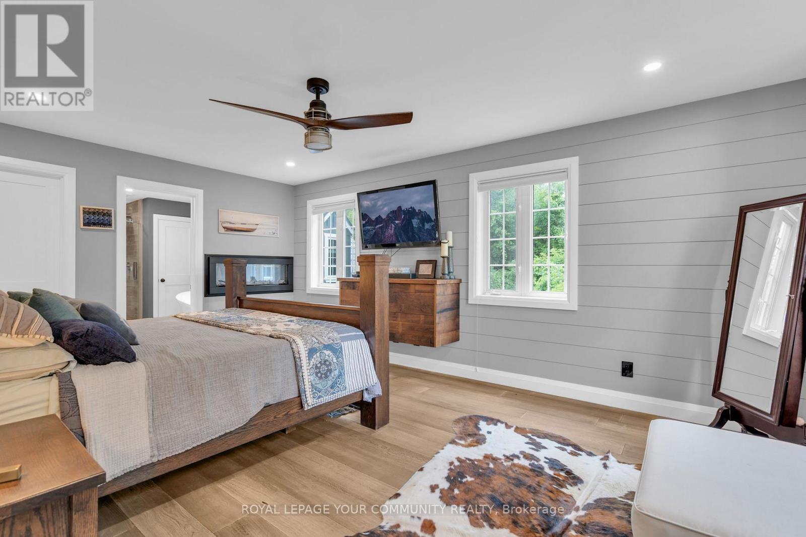 












515 LAKE DRIVE E

,
Georgina,




Ontario
L0E1S0


