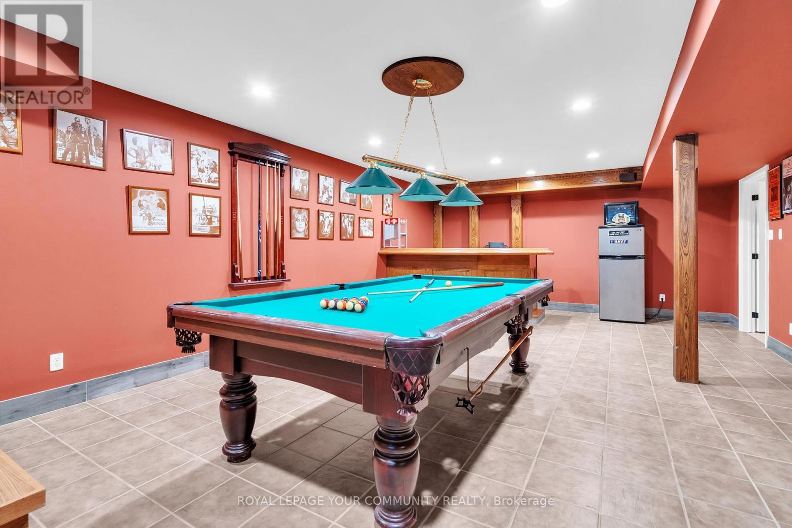












515 LAKE DRIVE E

,
Georgina,




Ontario
L0E1S0


