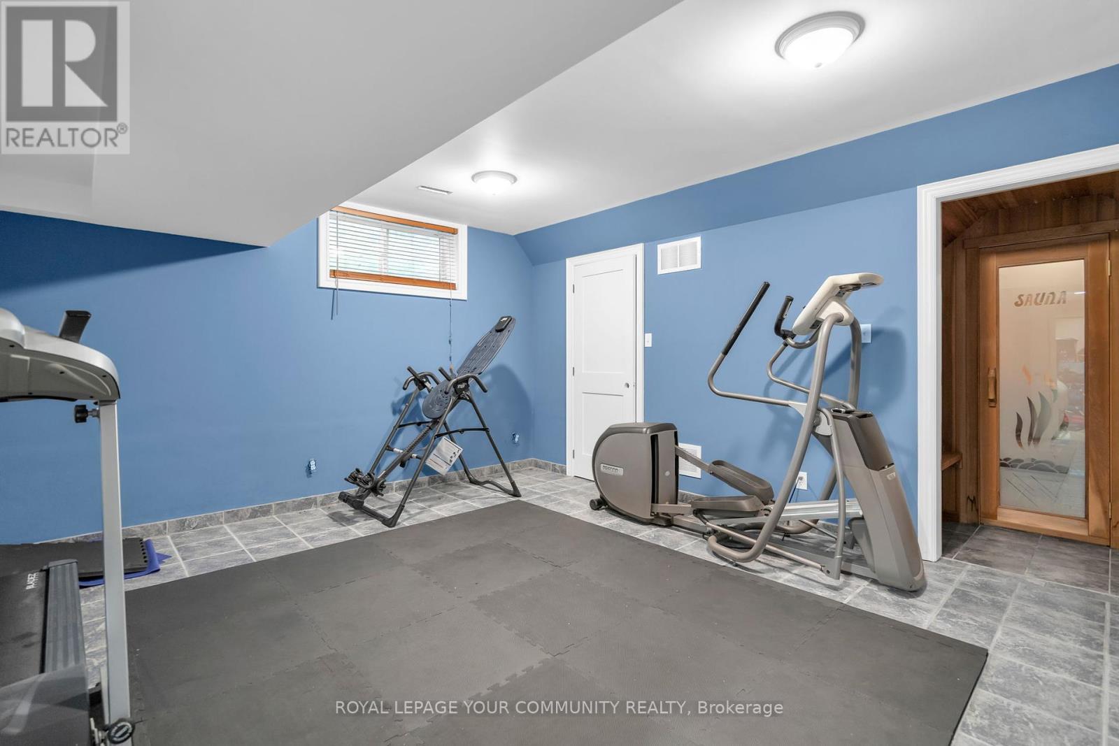 












515 LAKE DRIVE E

,
Georgina,




Ontario
L0E1S0

