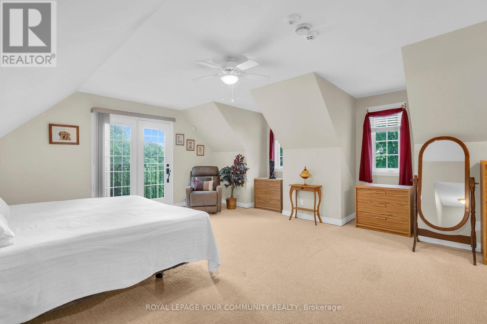 












515 LAKE DRIVE E

,
Georgina,




Ontario
L0E1S0

