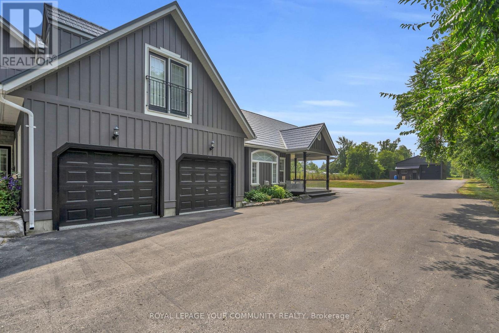 












515 LAKE DRIVE E

,
Georgina,




Ontario
L0E1S0

