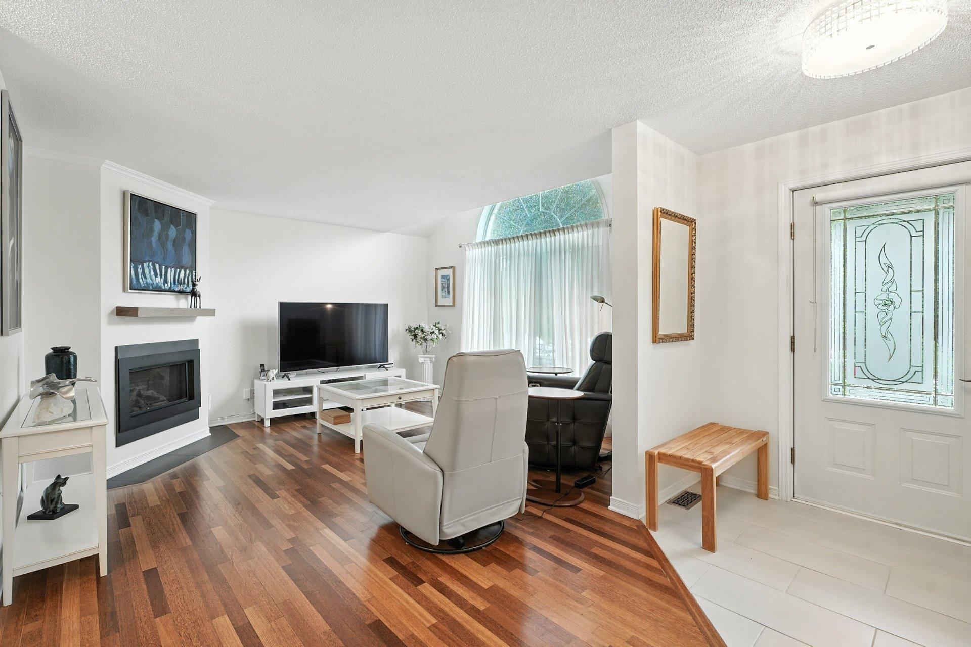 









305


Rue de Cannes

,
Gatineau (Gatineau),




QC
J8T3B9

