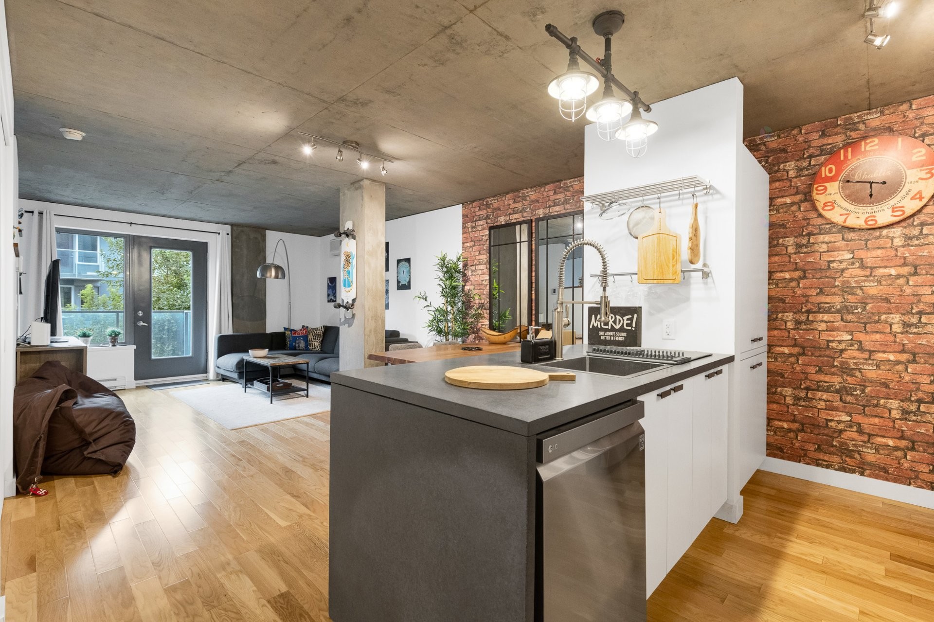 









4100


Av. Benny

, 214,
Montréal (Côte-des-Neiges/Notre-Dame-de-Grâce),




QC
H4B2R8


