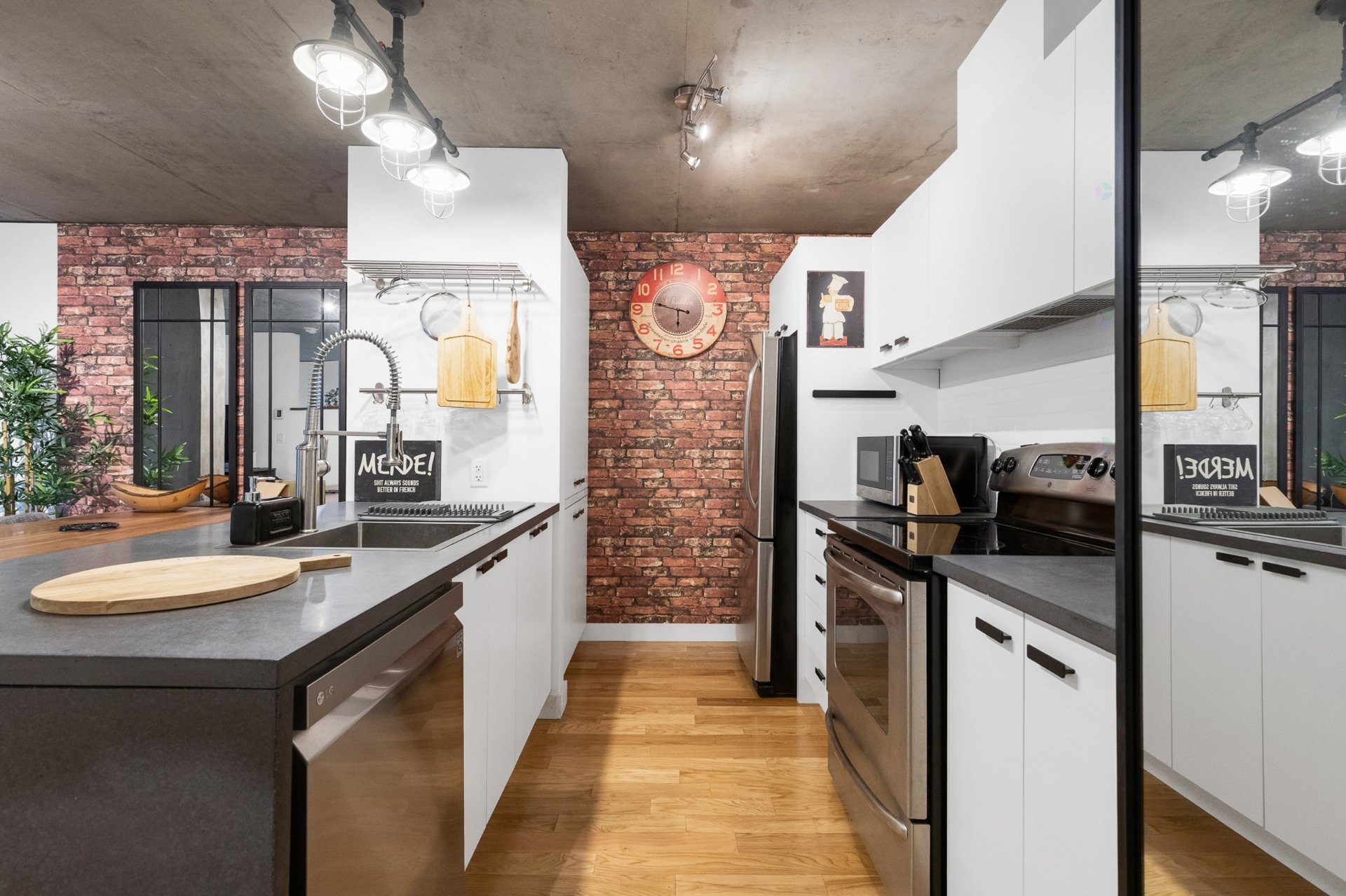 









4100


Av. Benny

, 214,
Montréal (Côte-des-Neiges/Notre-Dame-de-Grâce),




QC
H4B2R8

