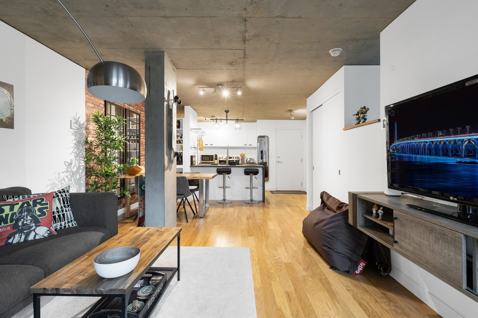 









4100


Av. Benny

, 214,
Montréal (Côte-des-Neiges/Notre-Dame-de-Grâce),




QC
H4B2R8

