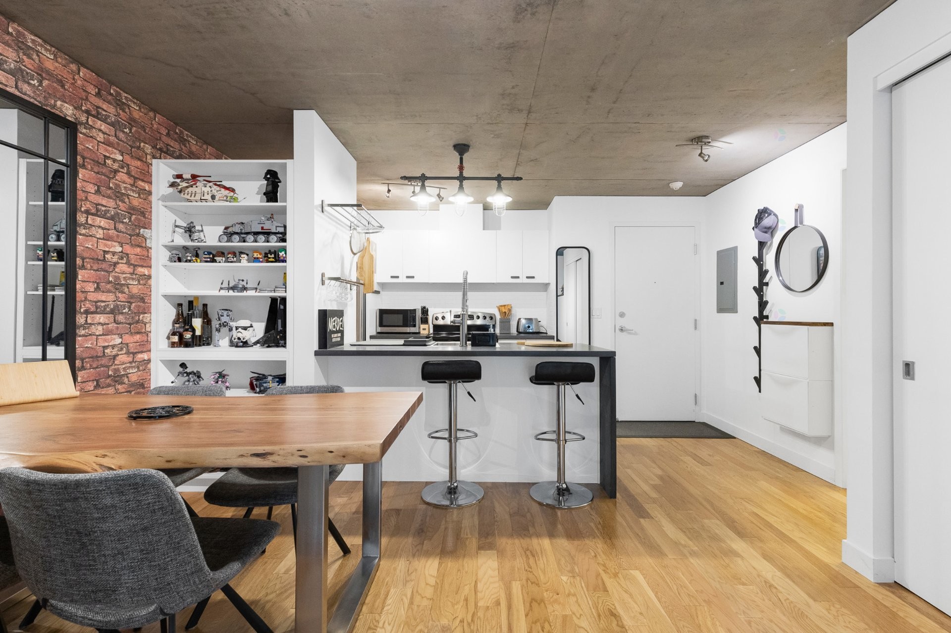 









4100


Av. Benny

, 214,
Montréal (Côte-des-Neiges/Notre-Dame-de-Grâce),




QC
H4B2R8

