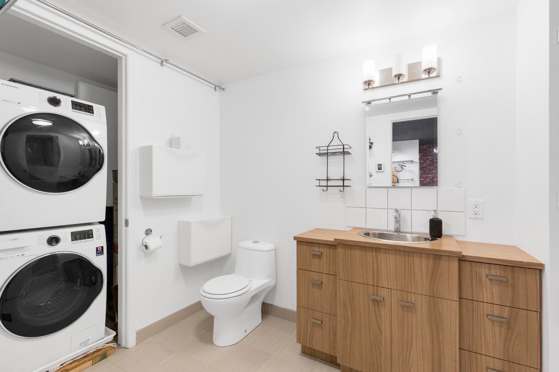 









4100


Av. Benny

, 214,
Montréal (Côte-des-Neiges/Notre-Dame-de-Grâce),




QC
H4B2R8

