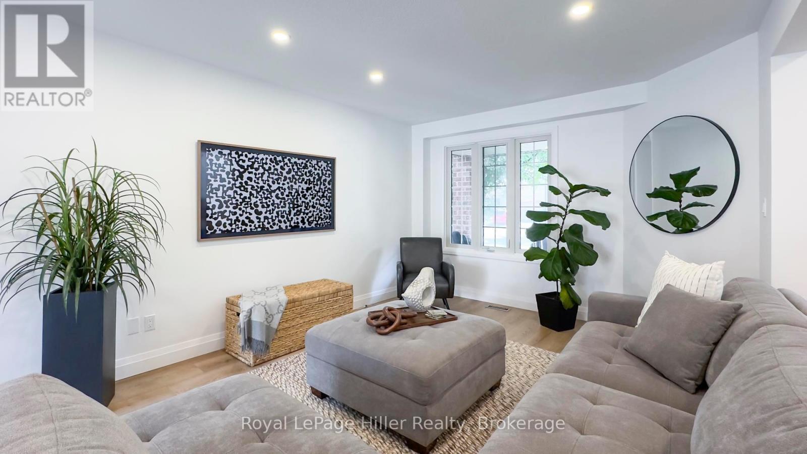 












130 OAKDALE AVENUE

,
Stratford,




Ontario
N5A7W2

