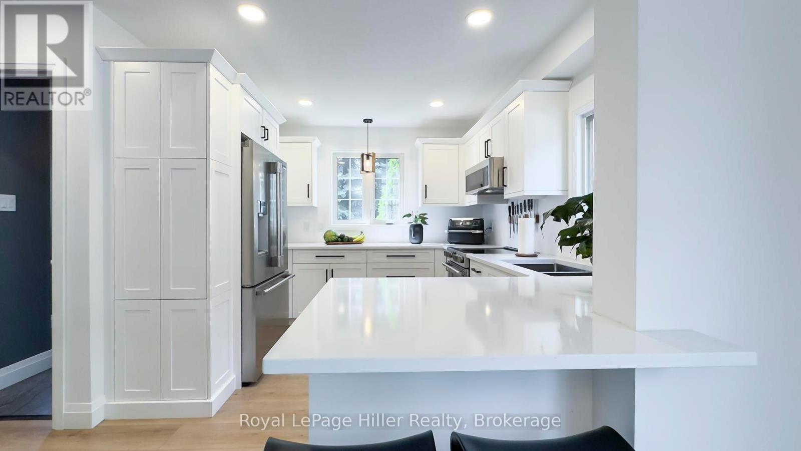 












130 OAKDALE AVENUE

,
Stratford,




Ontario
N5A7W2

