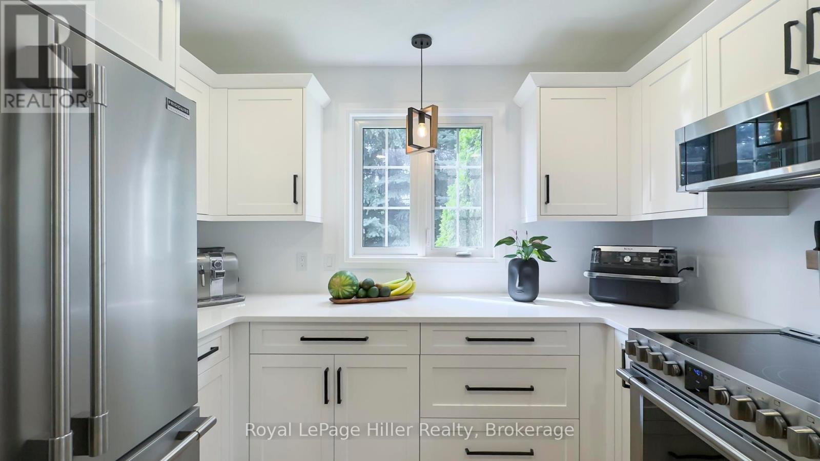 












130 OAKDALE AVENUE

,
Stratford,




Ontario
N5A7W2

