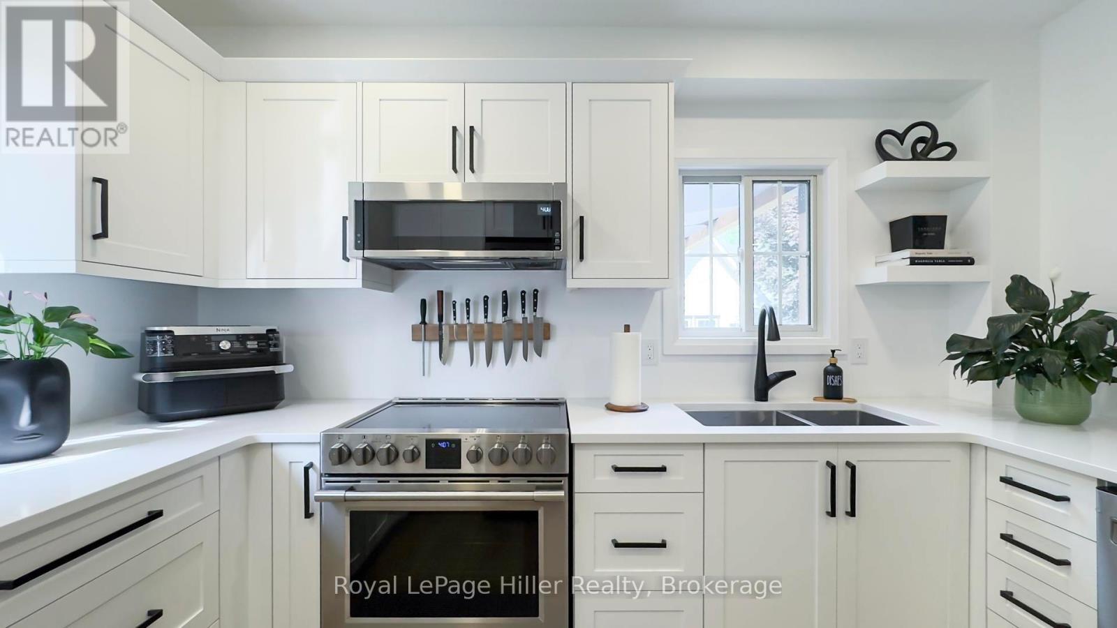 












130 OAKDALE AVENUE

,
Stratford,




Ontario
N5A7W2


