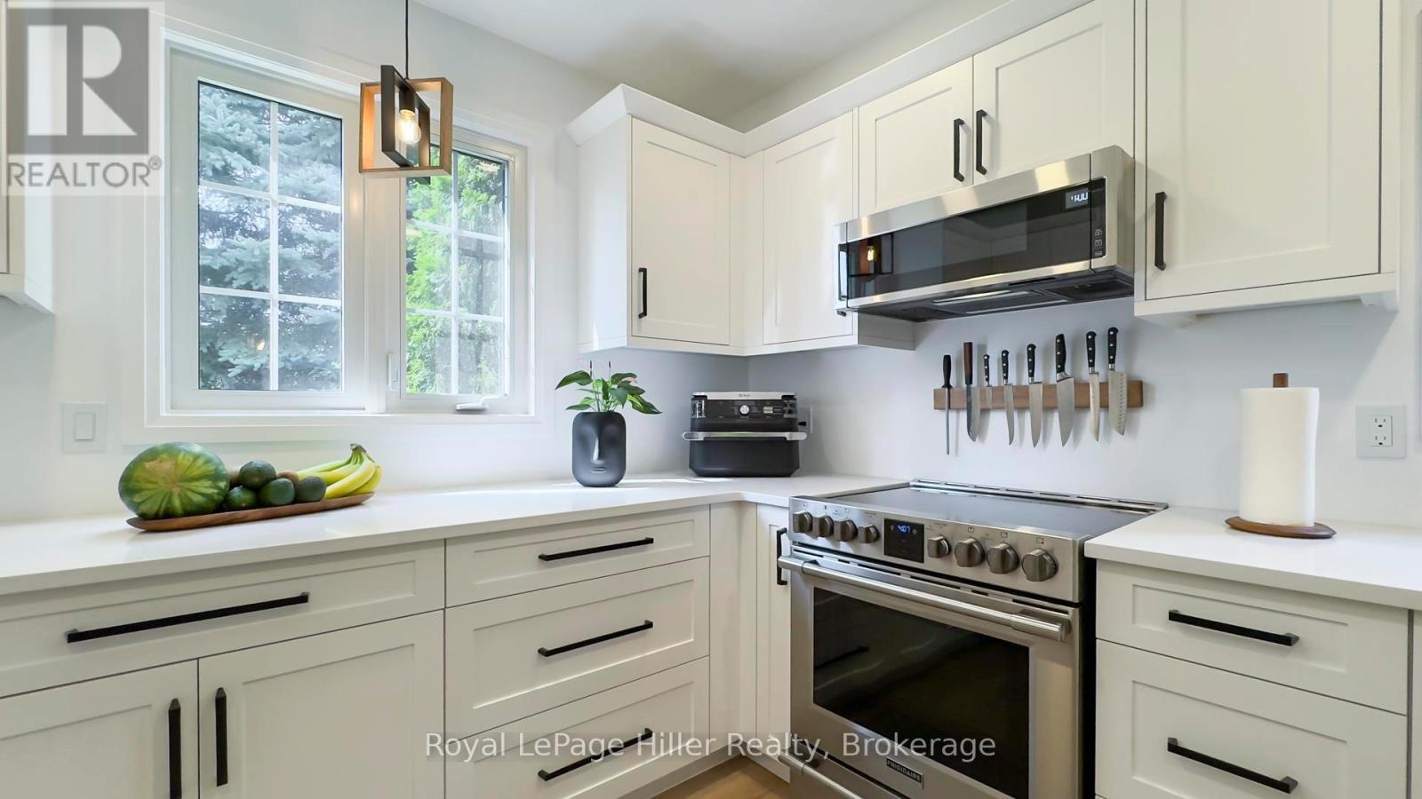 












130 OAKDALE AVENUE

,
Stratford,




Ontario
N5A7W2

