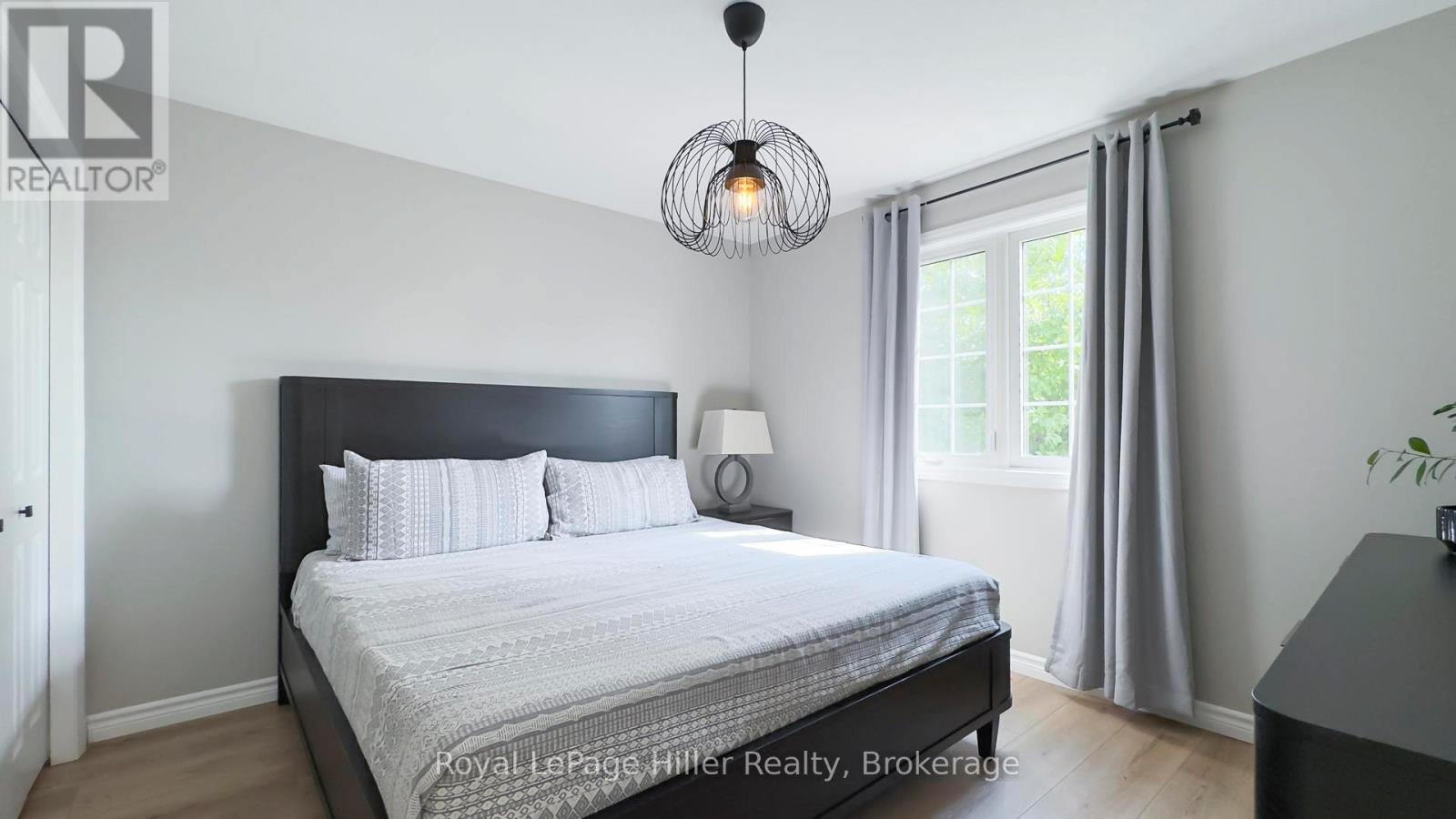 












130 OAKDALE AVENUE

,
Stratford,




Ontario
N5A7W2

